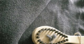 毛玉 取り方【ニットの寿命を伸ばす３つの適切な処理の仕方】