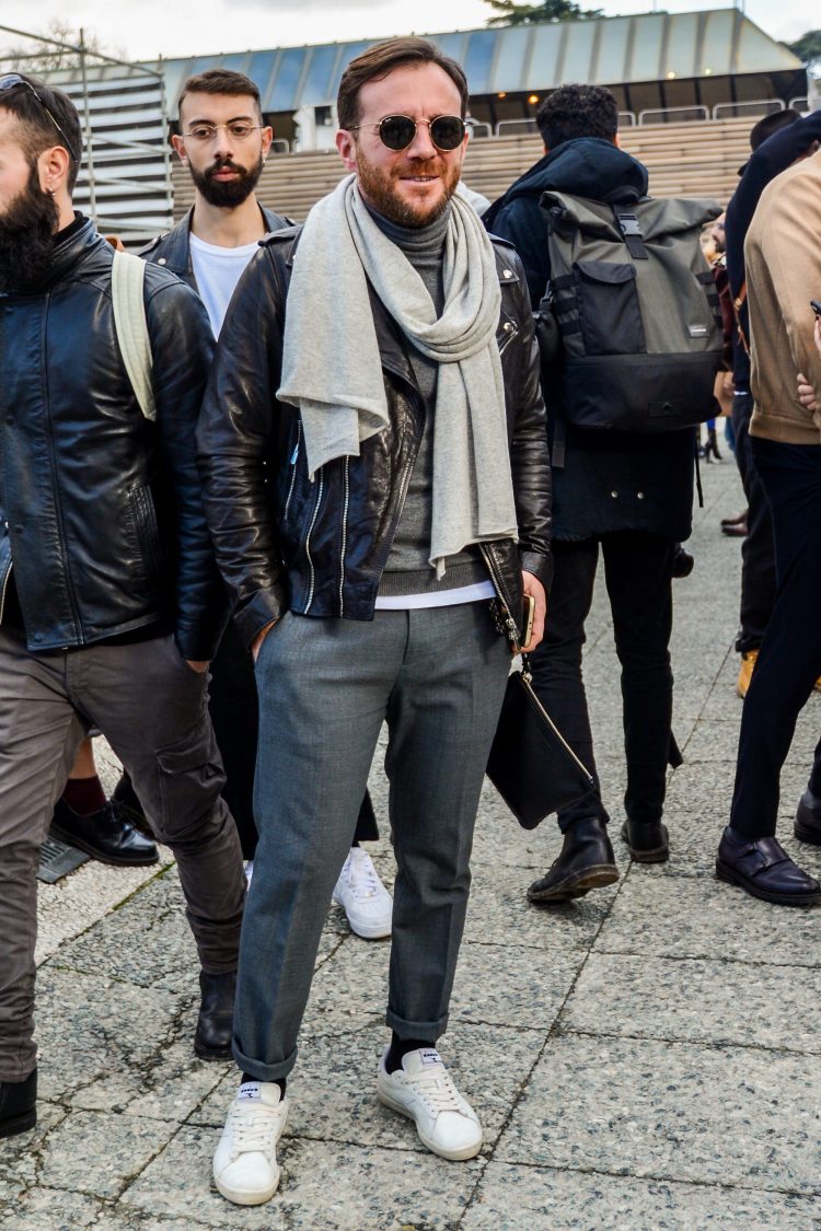 Rider's jacket with monotone gradation