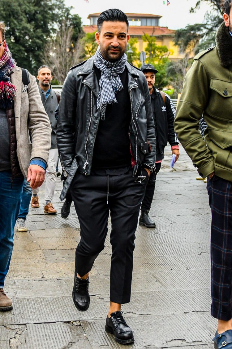 Rider's jacket and black coordinate for an urban look