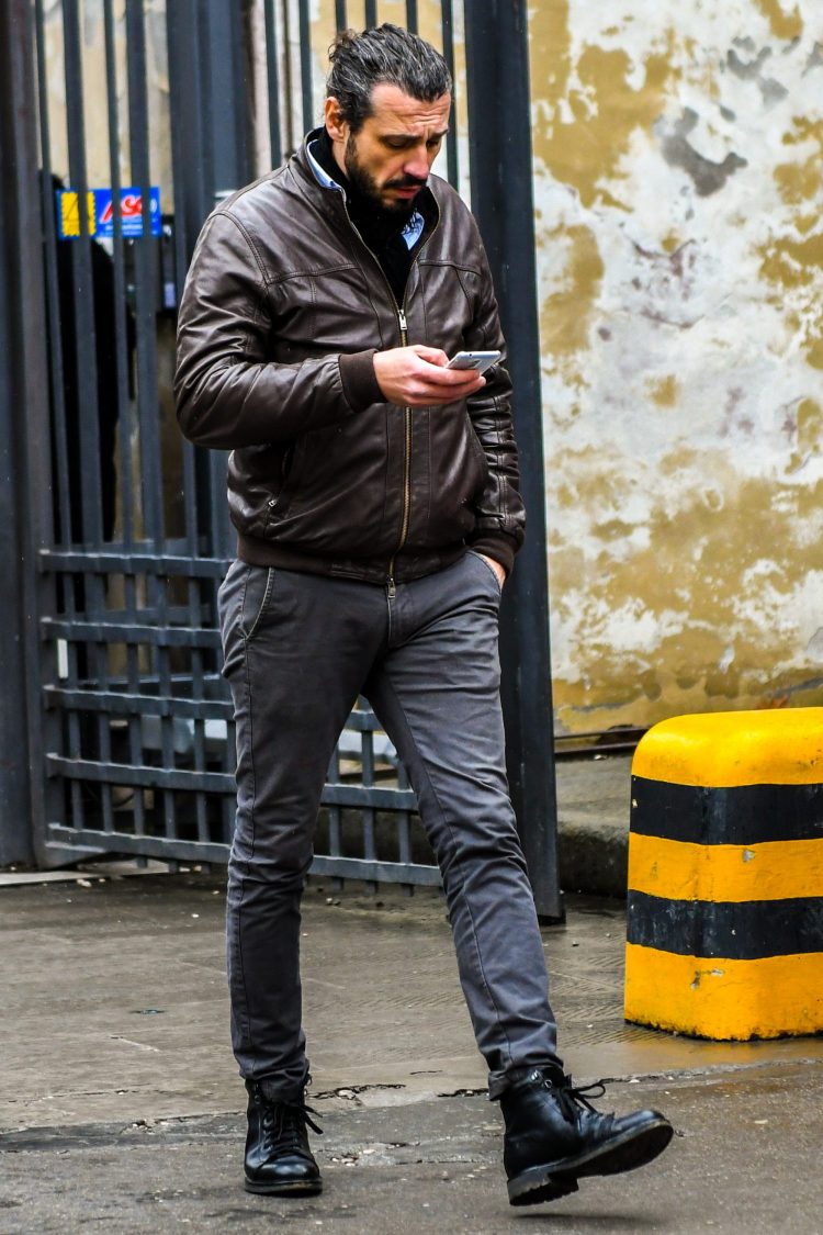 Brown rider's jacket creates a dandy mood in coordination