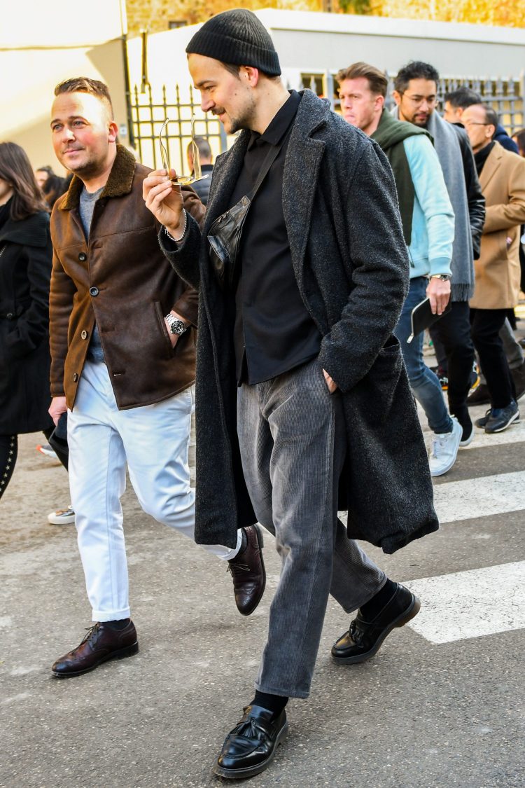 Knit cap x long coat x corduroy pants