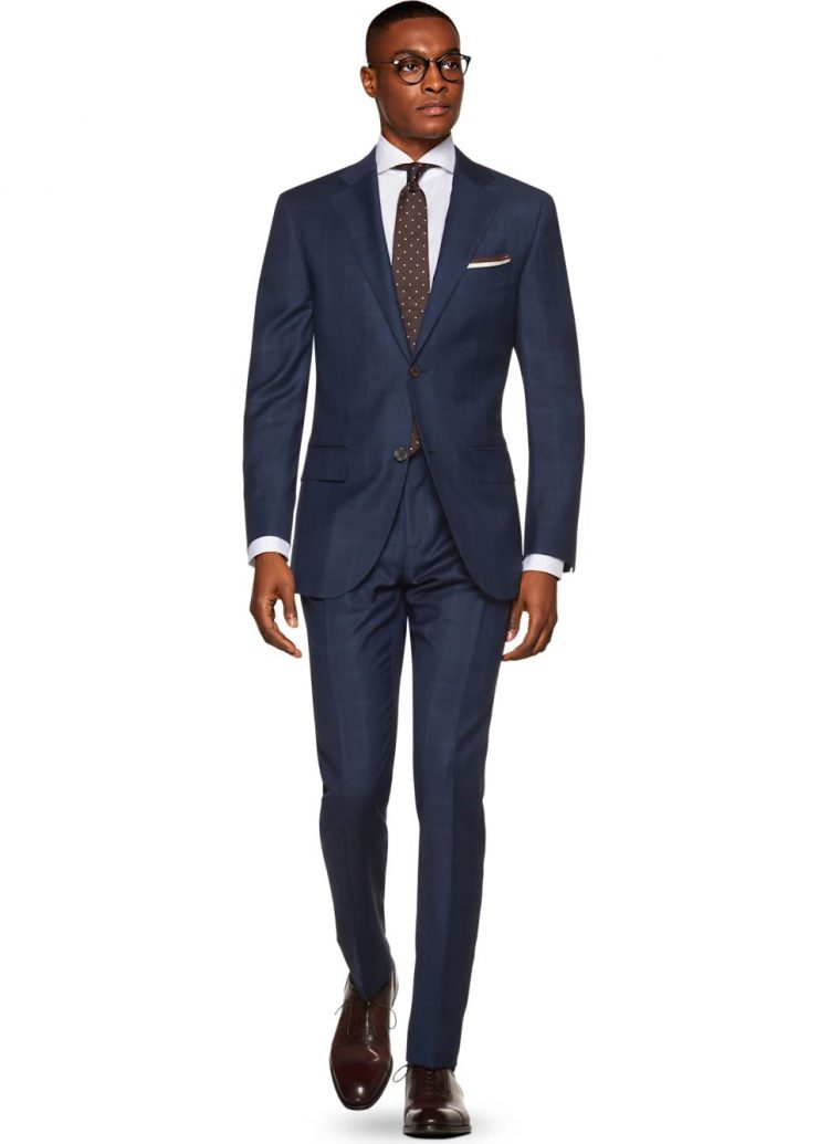 Navy suit and brown tie to build Azzurro e Marrone