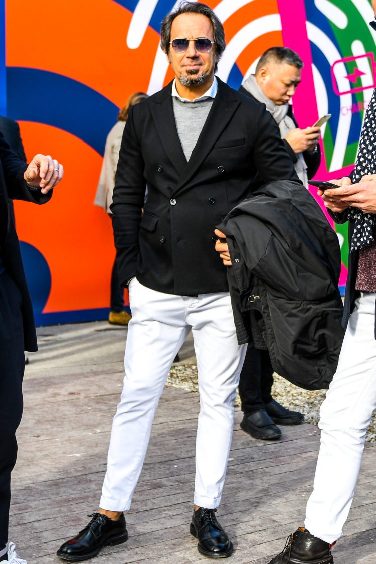Wear a double jacket in monotone for an urban look