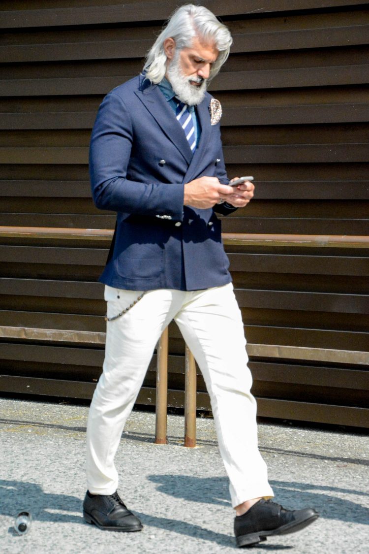 Navy double jacket and chambray shirt for a cozy look