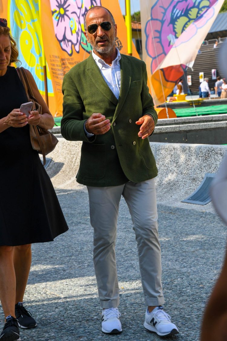 Clean up a jacket outfit built in colonial colors with white sneakers from New Balance