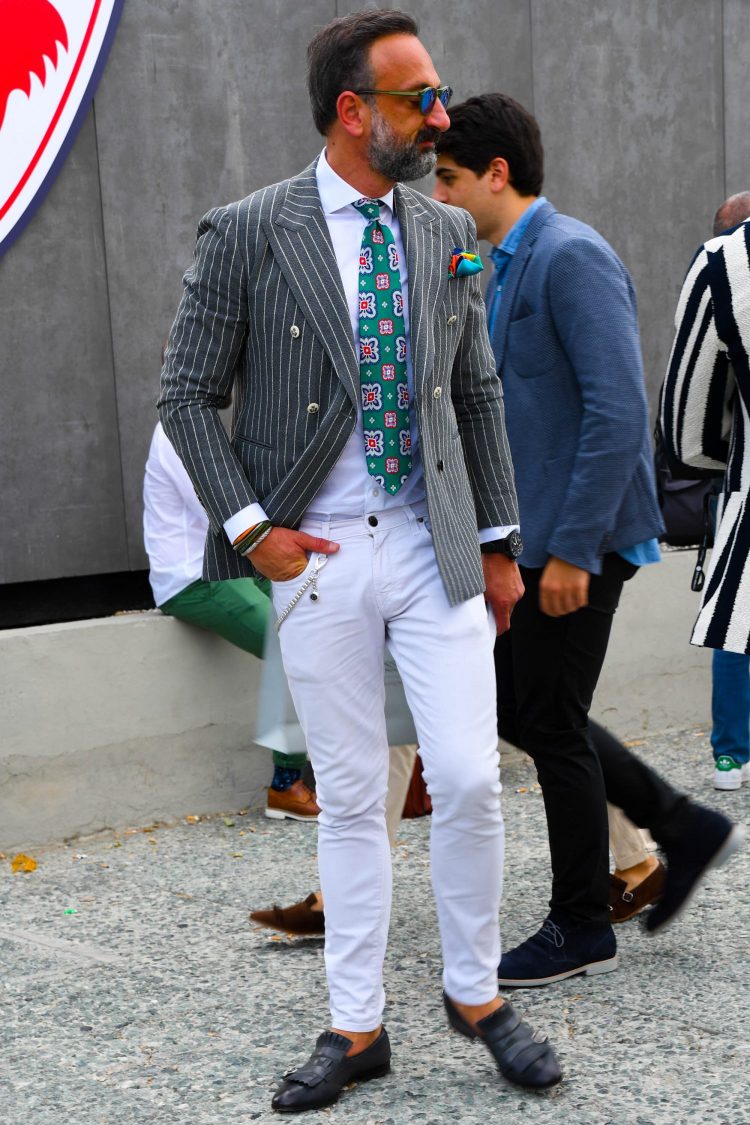 A light-toned double jacket style accented with a pop patterned tie