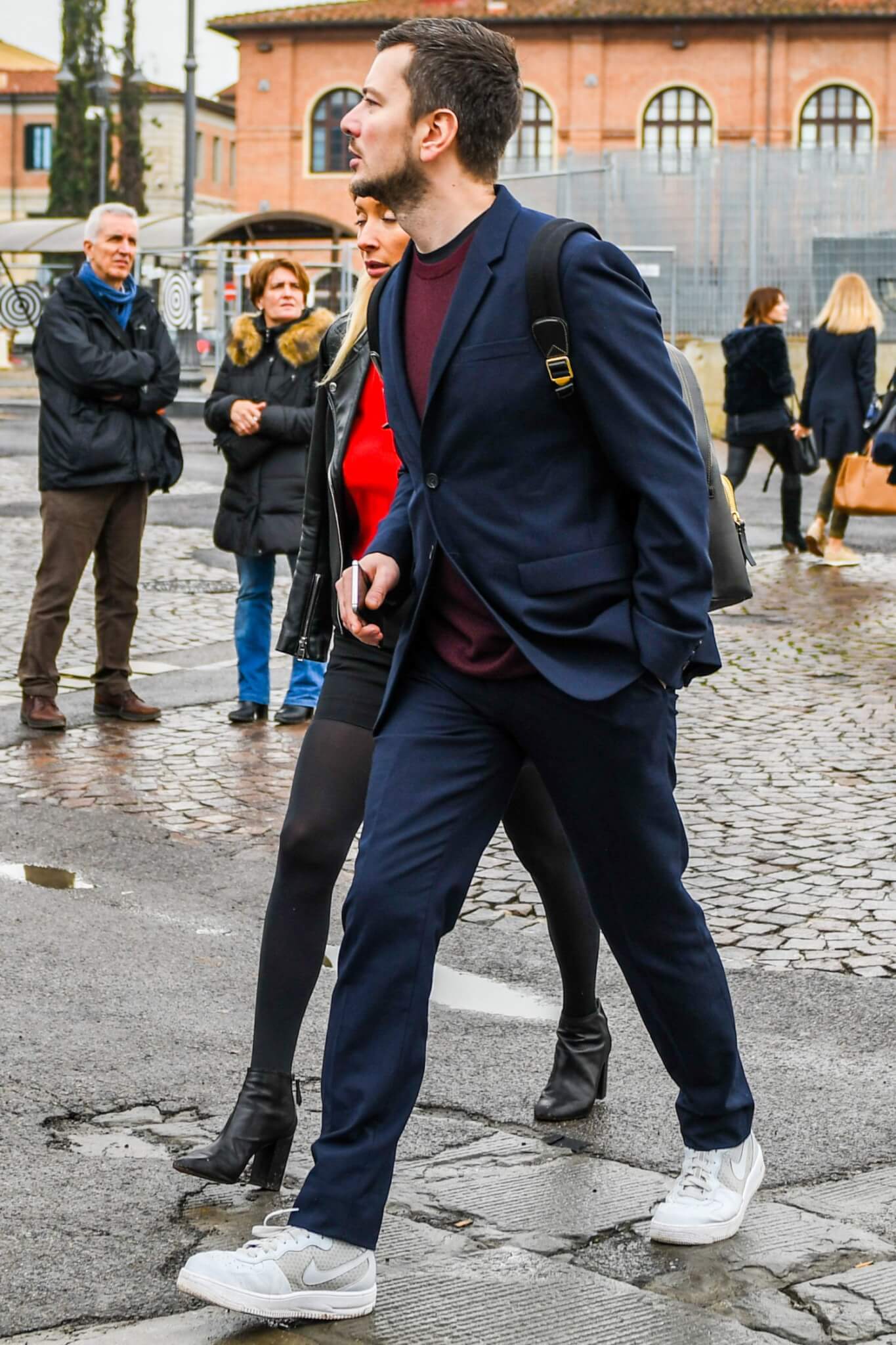 白スニーカー メンズコーデ特集 大人の余裕が漂う瀟洒な着こなし アイテム紹介 メンズファッションメディア Otokomae ページ 55 ページ 55