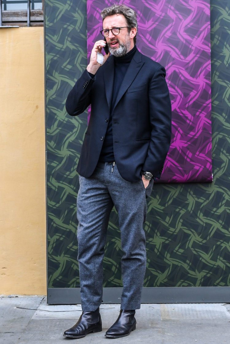 Jacket pants coordinate with a sporty touch in easy-going gray pants