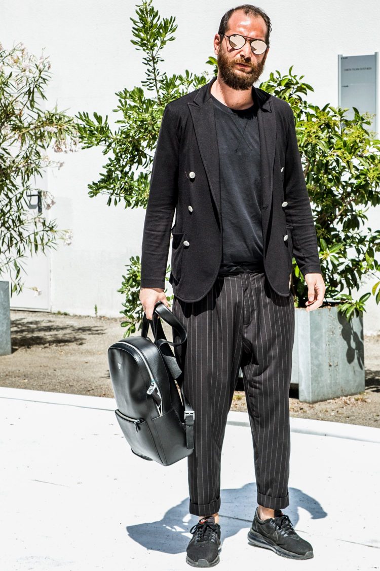 Double jacket in all black for a chic look