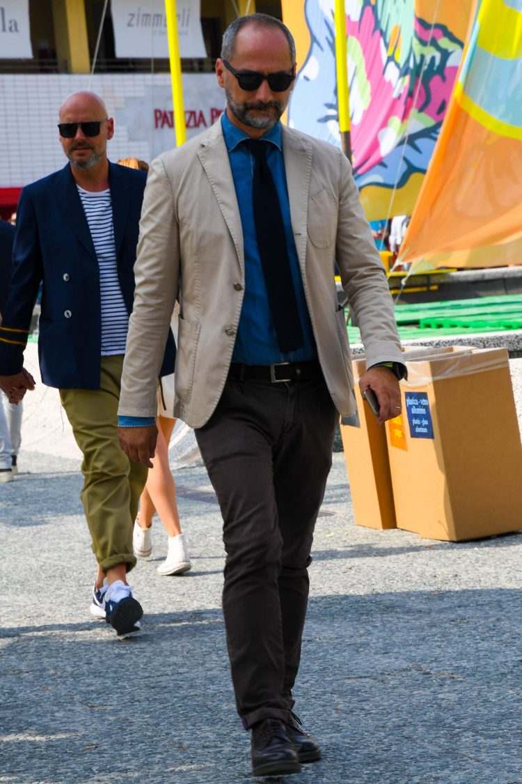 Casualized jackets by incorporating wingtips and chambray shirts