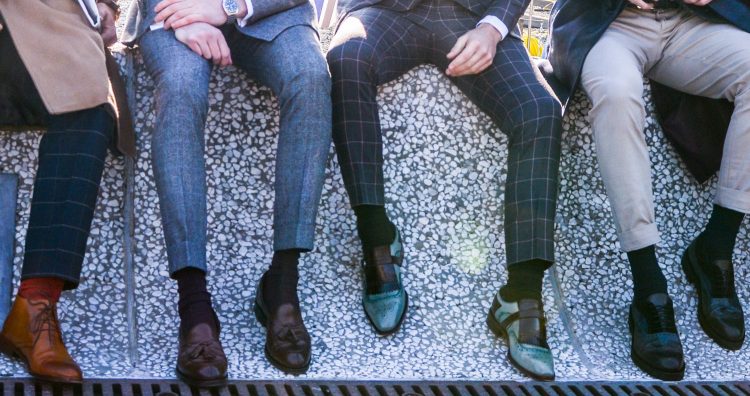 スーツに合わせる靴下の選び方 日本と西洋で異なる価値観とは メンズファッションメディア Otokomaeotokomae 男前研究所