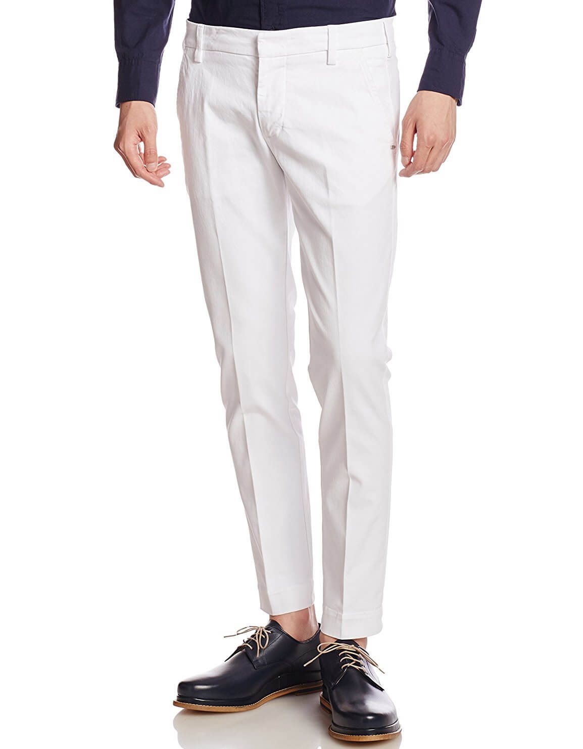 白パンツコーデで攻めと守りのメンズスタイルを体現 メンズファッションメディア Otokomae ページ 42 ページ 42