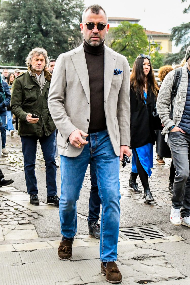 Light blue jeans give a glamorous look to the jacket style