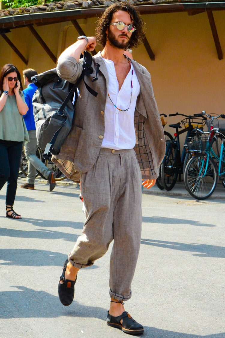 Lightweight linen suit with pullover shirt