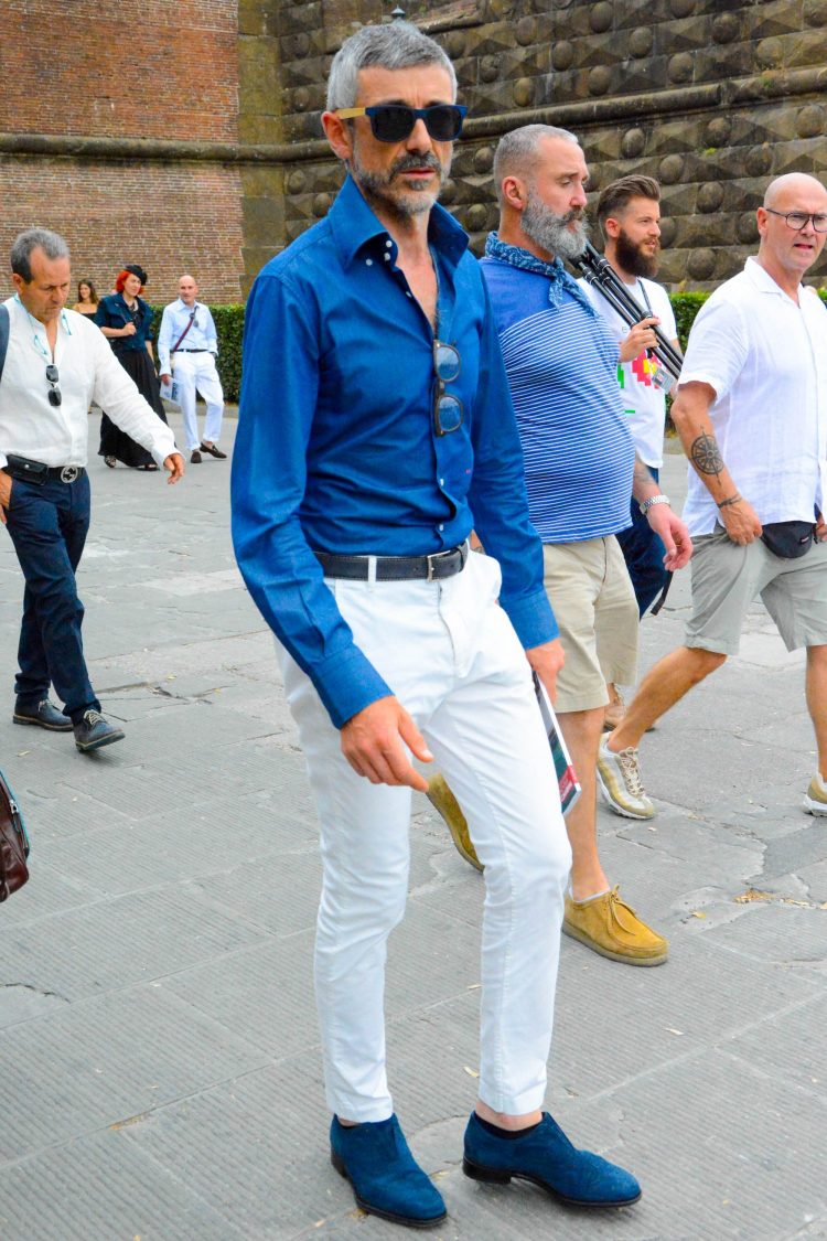 Denim shirt and white pants in navy blue and white for an elegant look