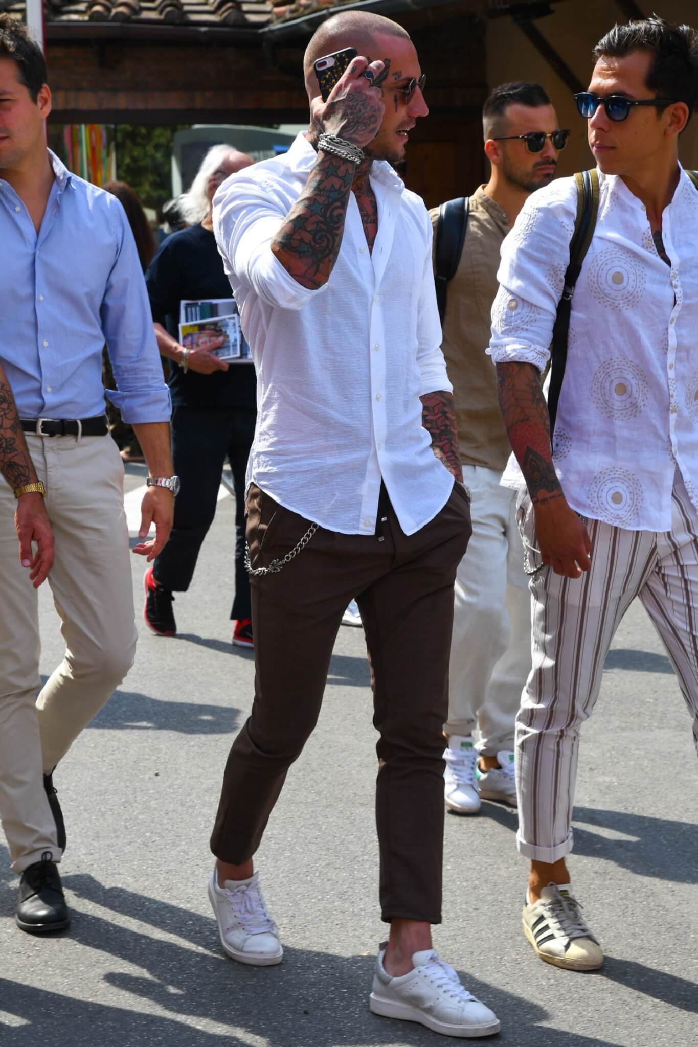 白シャツ コーデ メンズ特集 ベーシックアイテムを巧みに着こなした注目のスナップ おすすめアイテムを紹介 メンズファッションメディア Otokomae 男前研究所 ページ 36 ページ 36