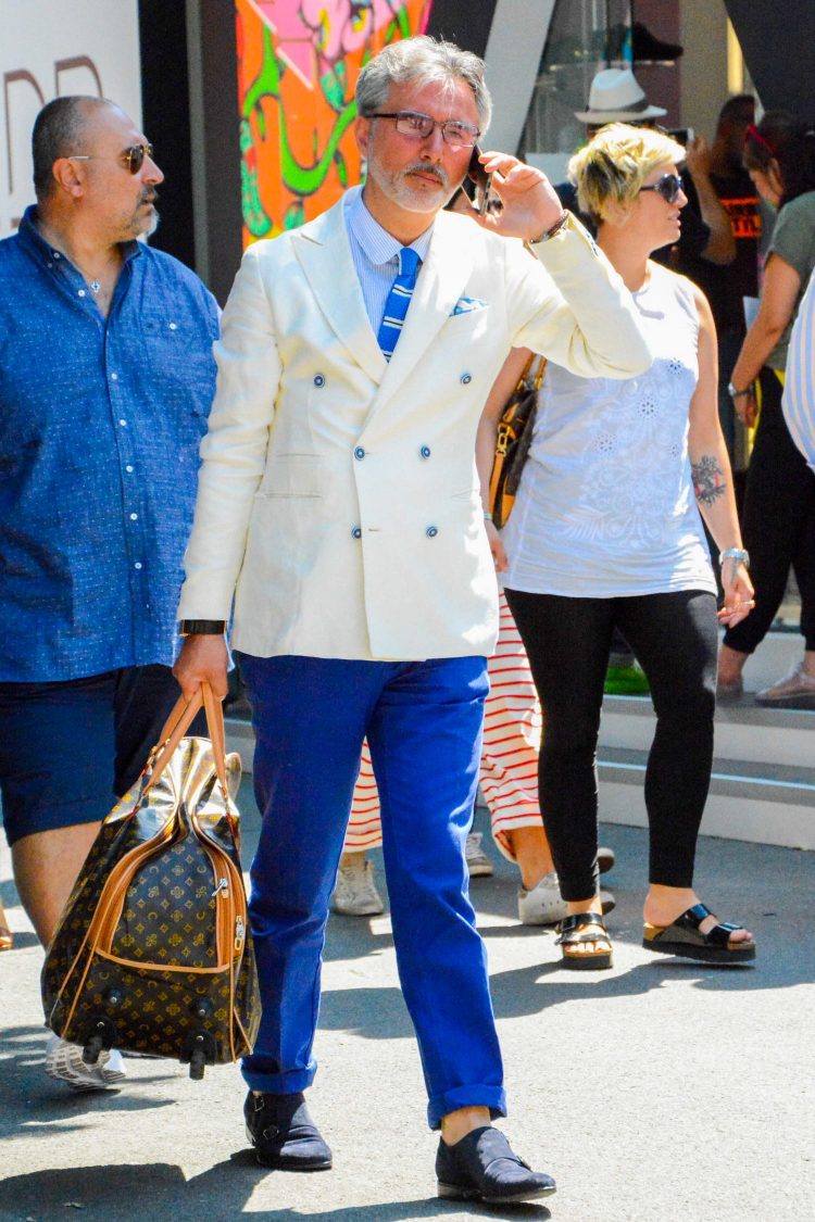 Blue items are suitable for white jackets!