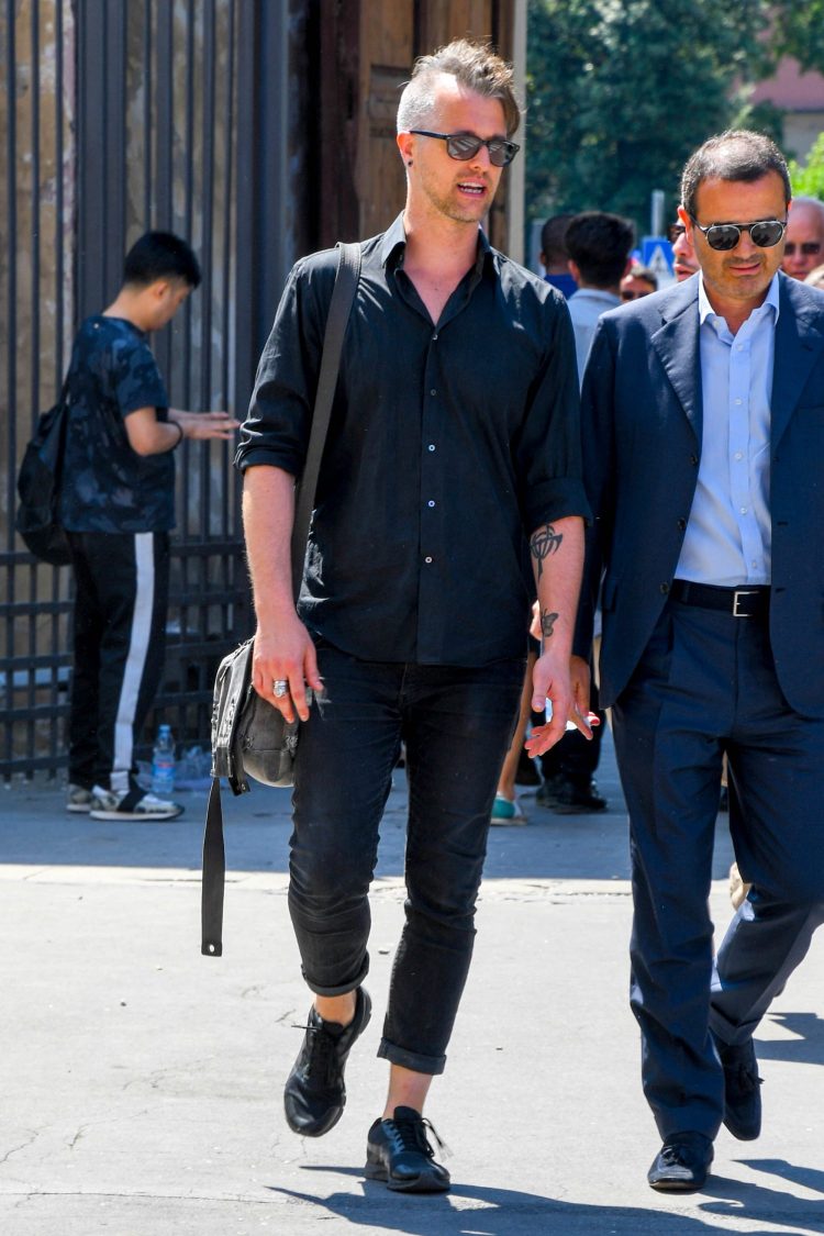 Chic black shirt coordinate