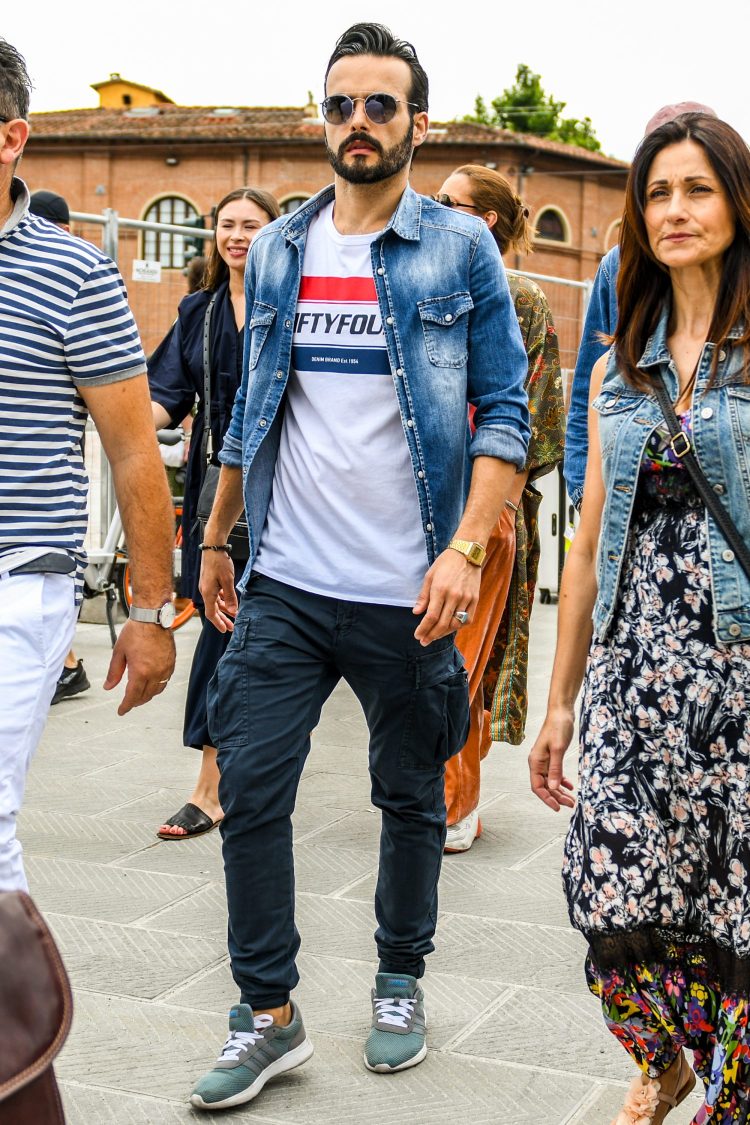 Adidas Sneakers Codes "Retro design sneakers and a lettered t-shirt for an active mood."