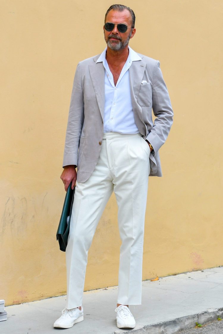 Summer jackets with open-collared shirts for a relaxed look