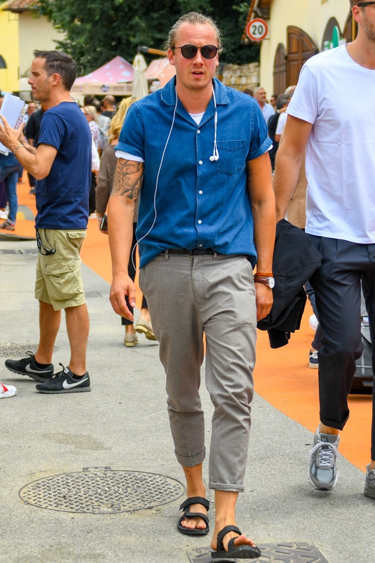 Coordinates with denim open collar shirt for originality