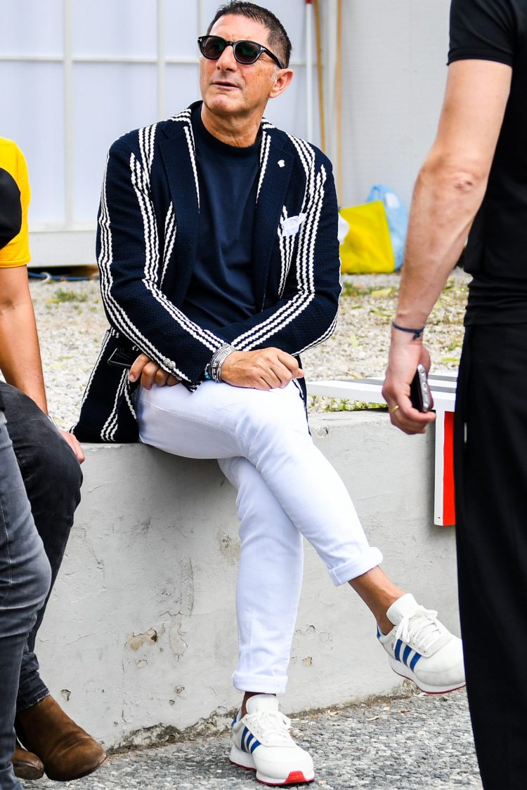 INIKI runner fits easily into jackets