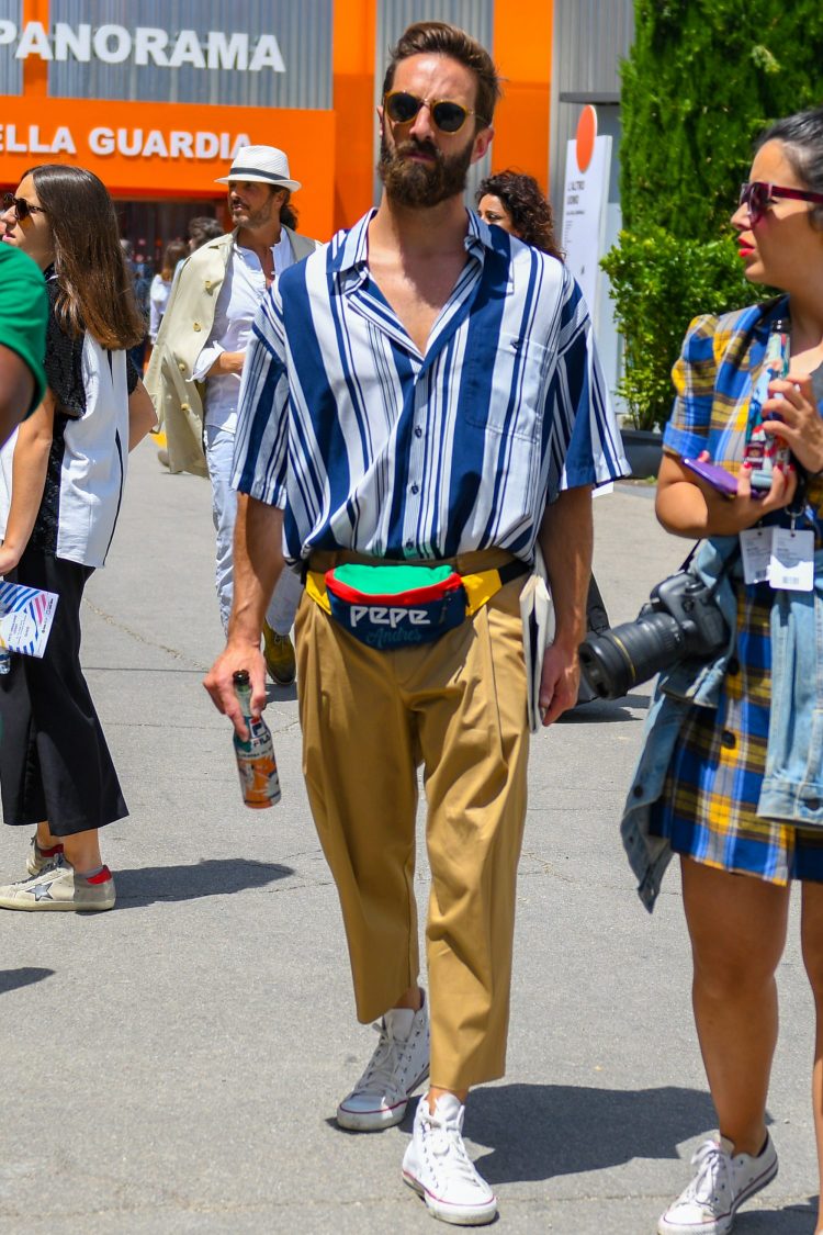 Sensitive open-collared shirt coordinate with many trendy items