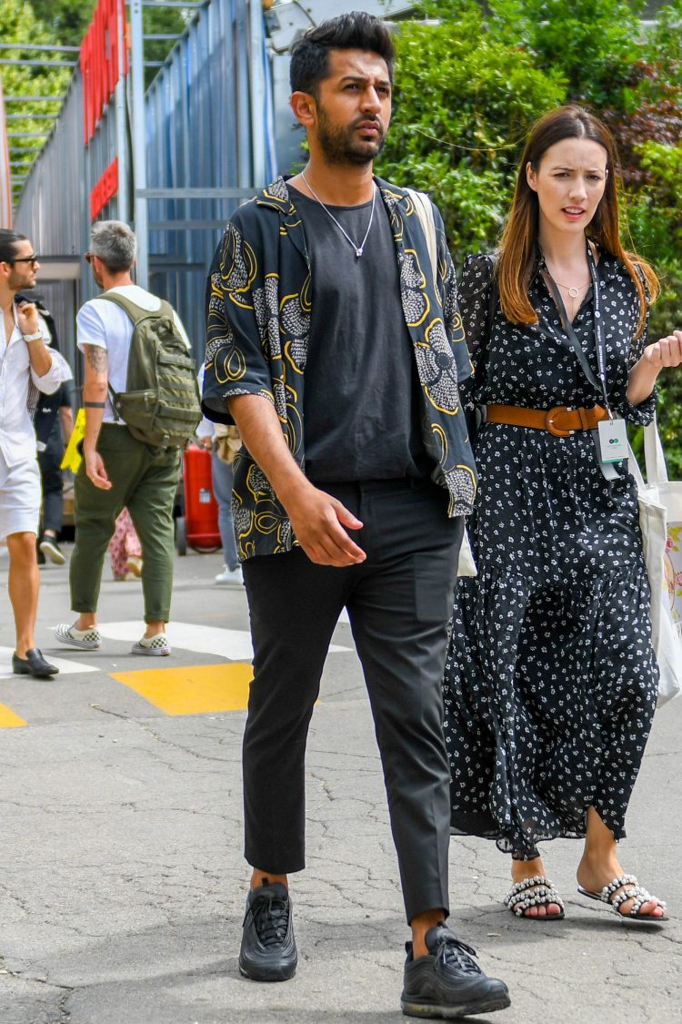 Aloha shirt coordinate spiced up with black and yellow color scheme