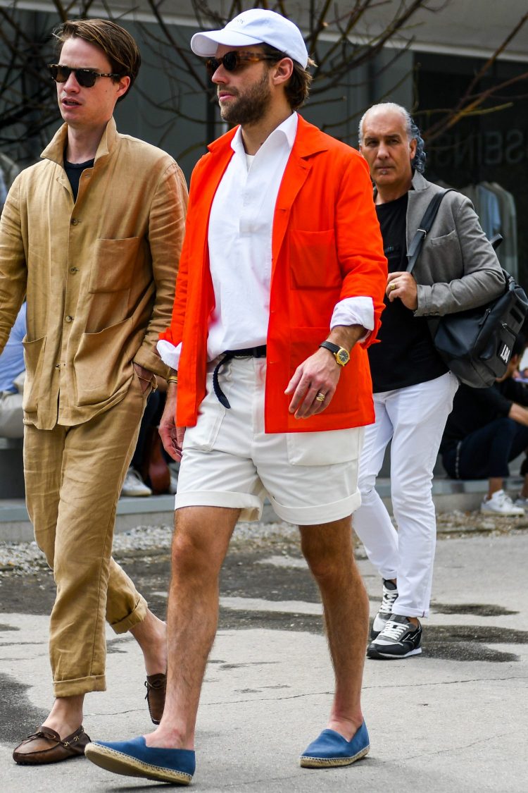 Use of two different color spices with espadrilles and jackets