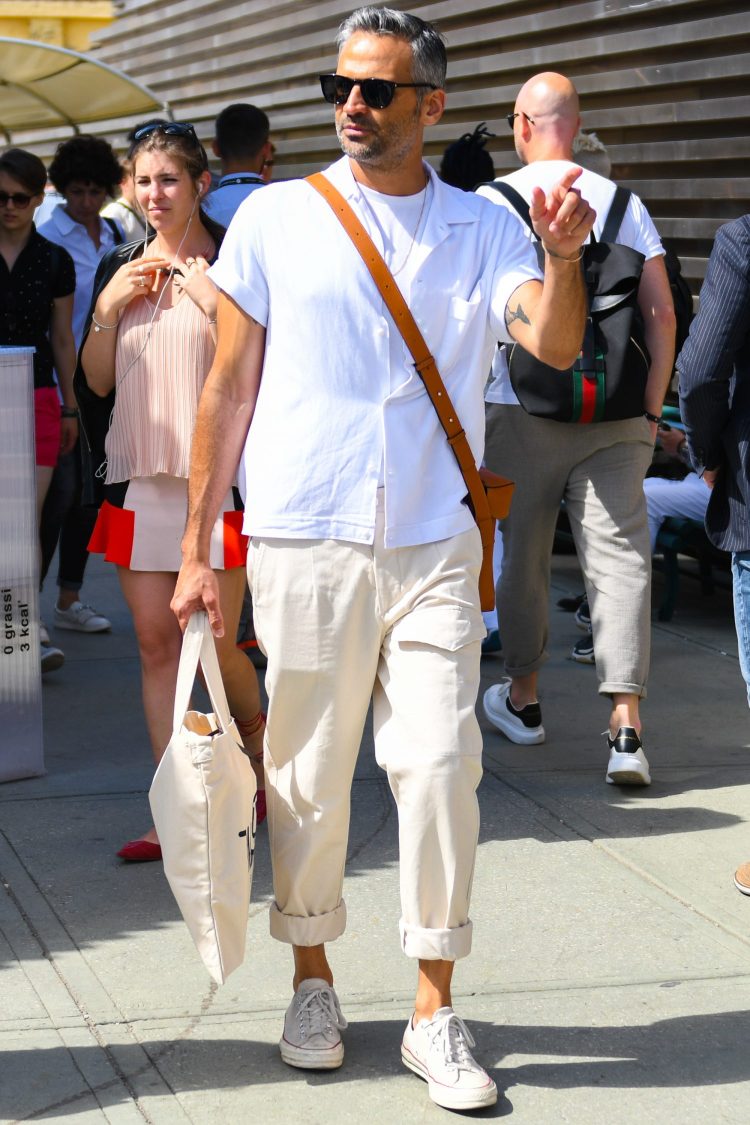 Open-collared shirt cord expressing casual gradation