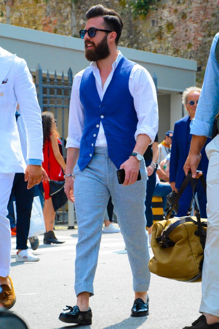 Tassel loafers are the lawyer's shoes! Incorporate them into your coordination to create an intellectual atmosphere.