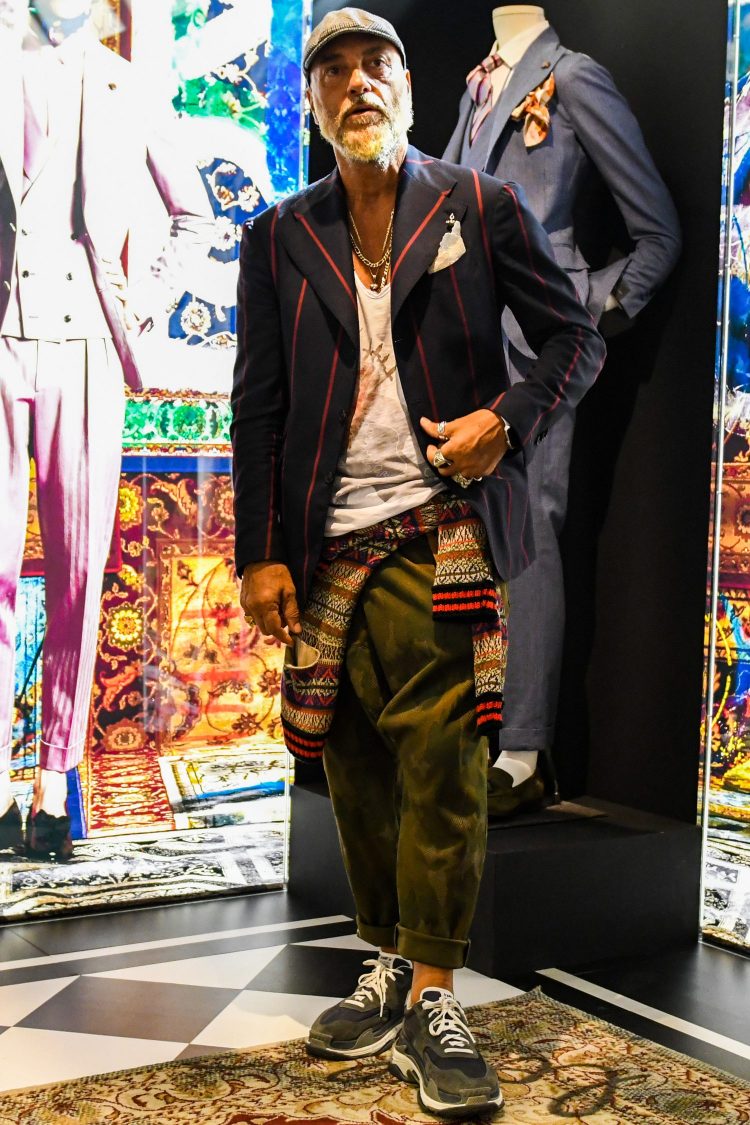 Dud sneakers" to elevate your style with rare and luxurious models.