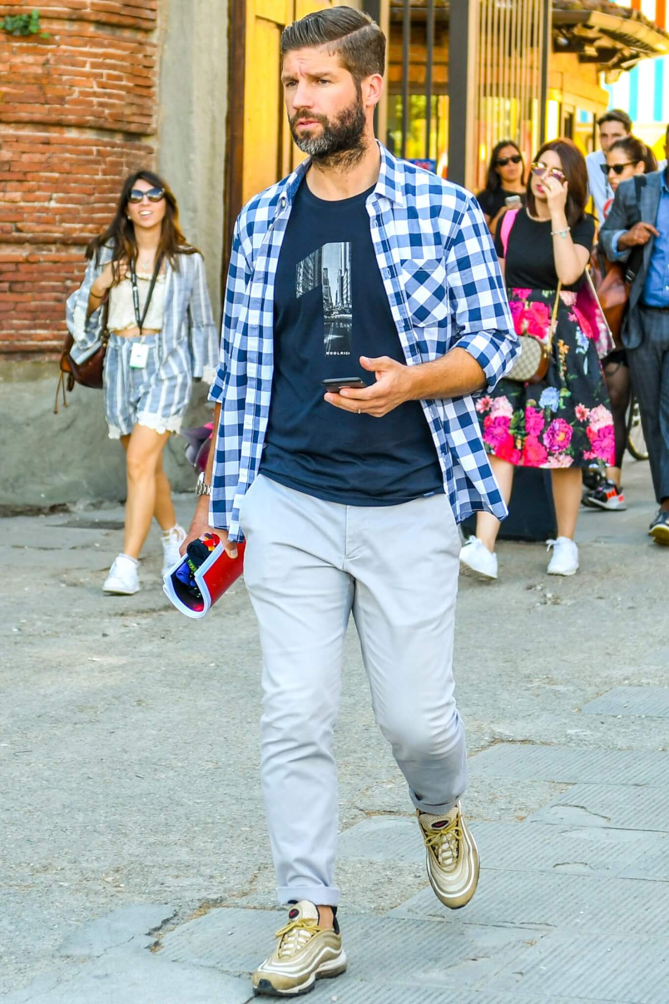 チェックシャツでコーデにアクセントをプラス 注目のメンズ着こなし アイテムを紹介 メンズファッションメディア Otokomae ページ 13 ページ 13