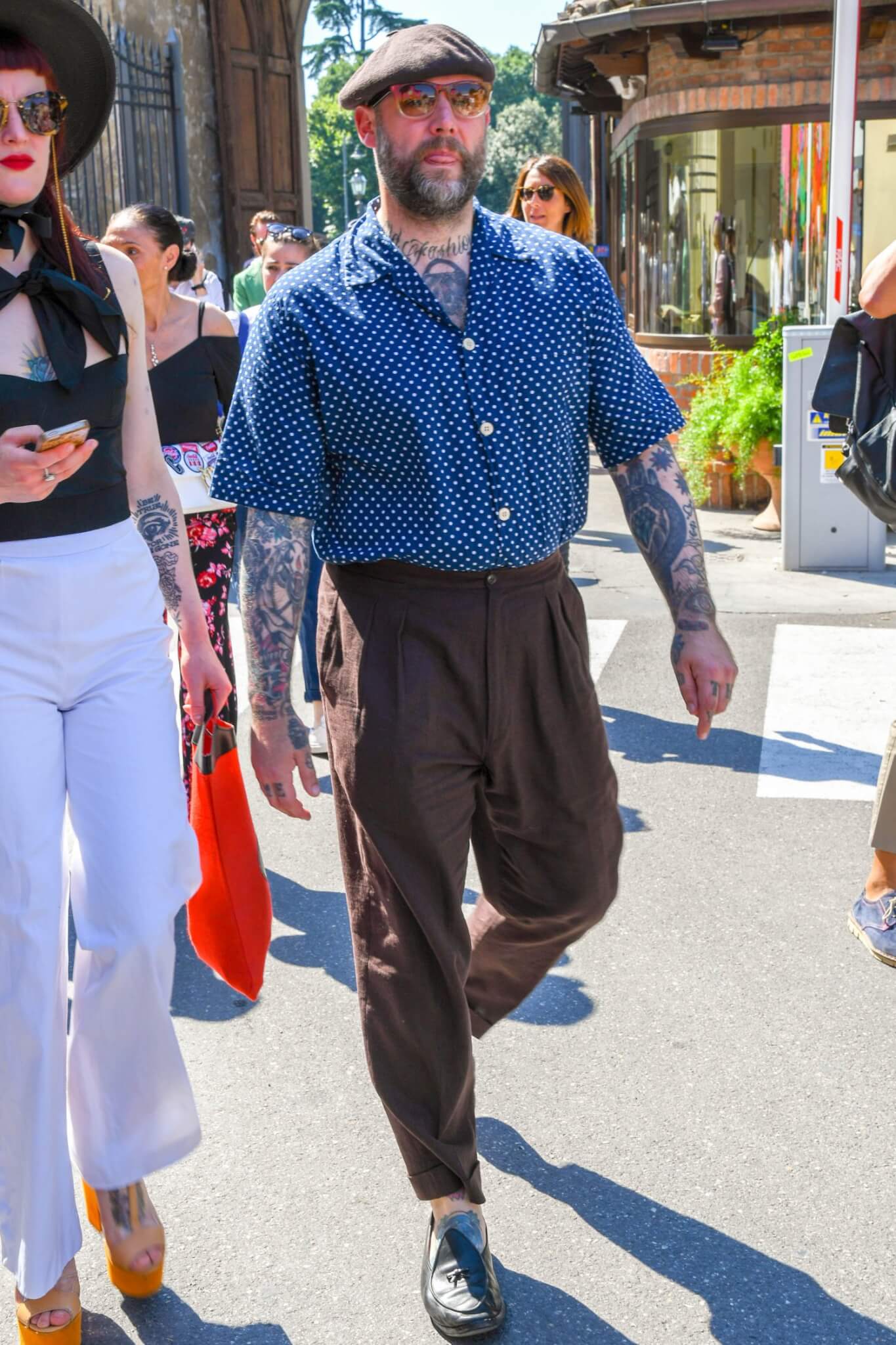 オープンカラー 開襟シャツ コーデで夏ムードを楽しむ 抜け感あふれるメンズの着こなし おすすめアイテムを紹介 メンズファッションメディア Otokomae 男前研究所 ページ 12 ページ 12