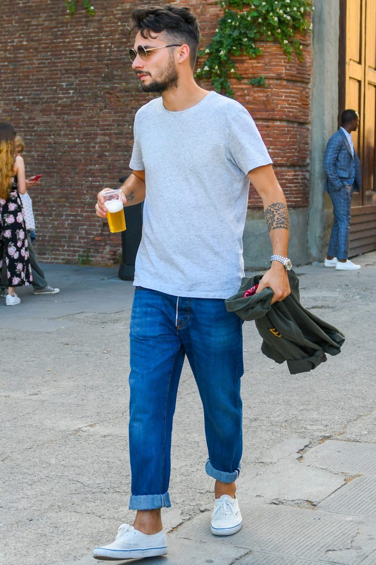 Vans Sneakers Codes "The blue line running down the midsole of the Authentic is linked to the jeans for a more sophisticated look."