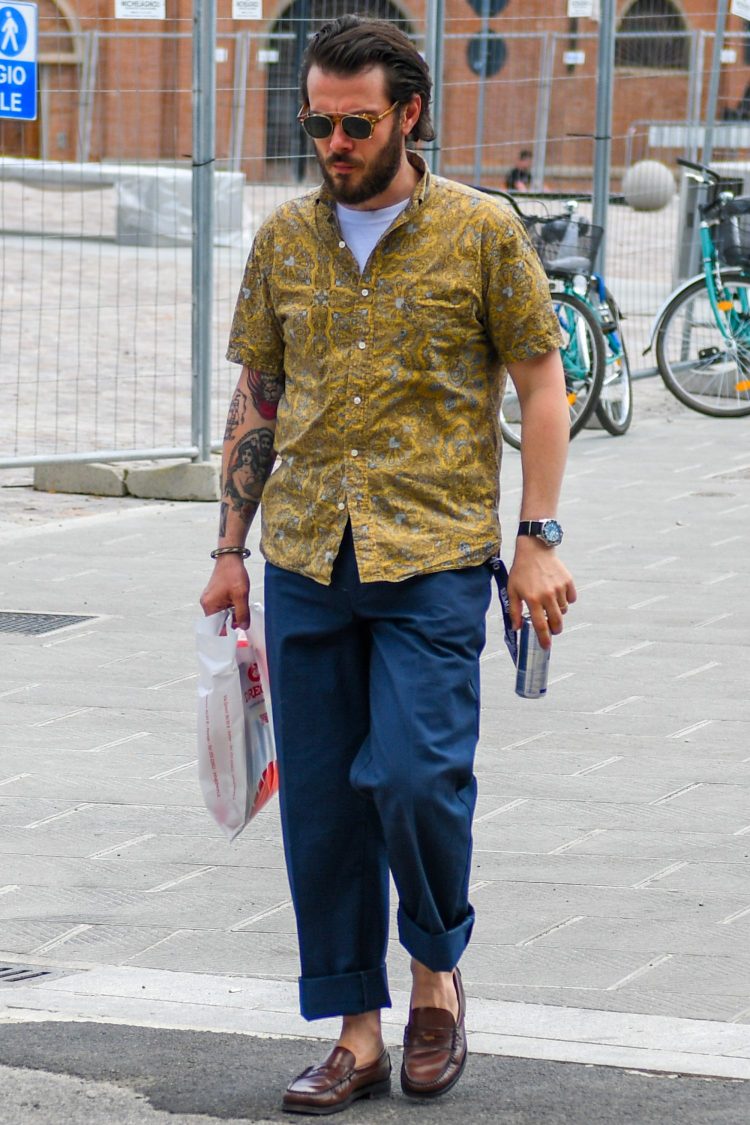 Aloha shirt coordinate with a bit of sizing and roll-up technique