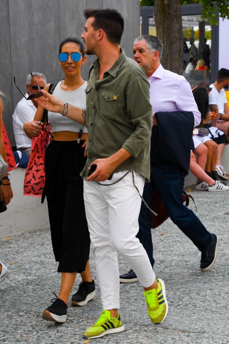 Khaki shirt coordinate spiced up with neon-colored sneakers