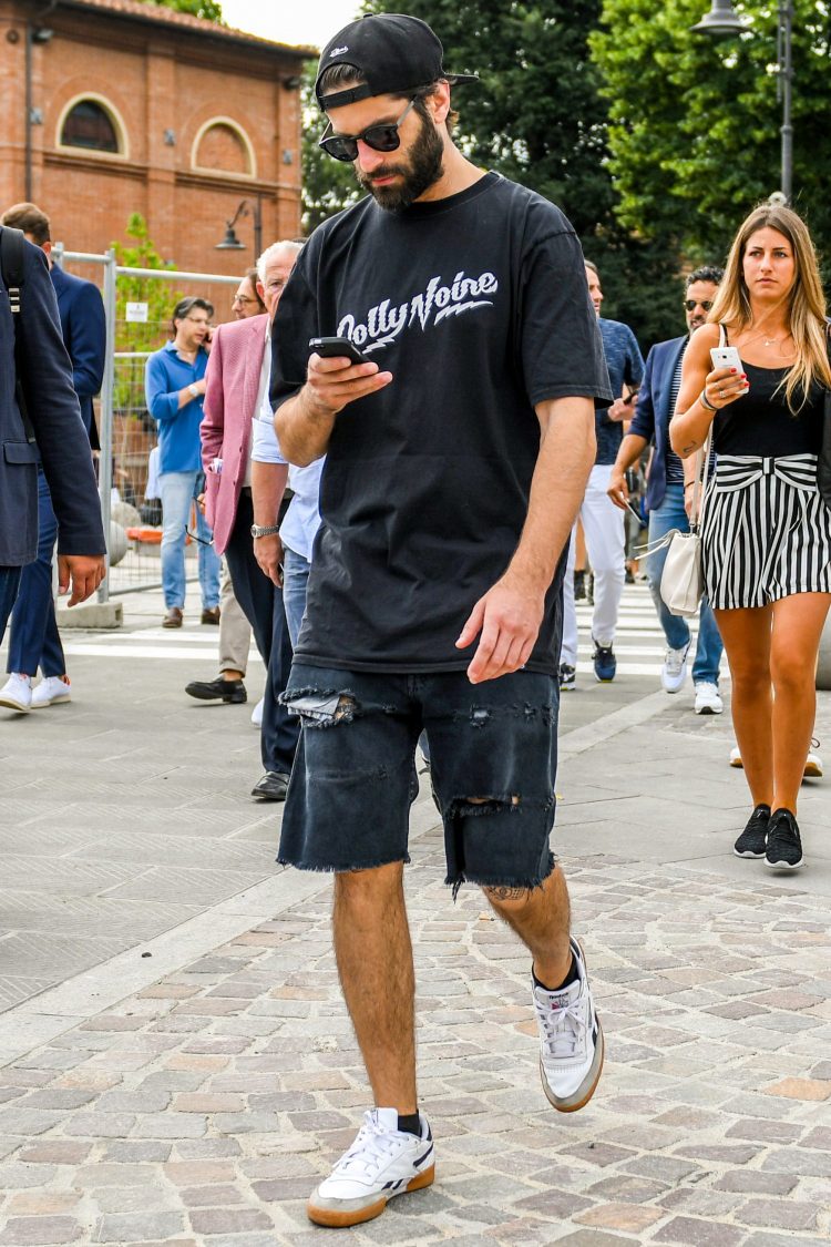Lighten up your coordination with short length damaged jeans