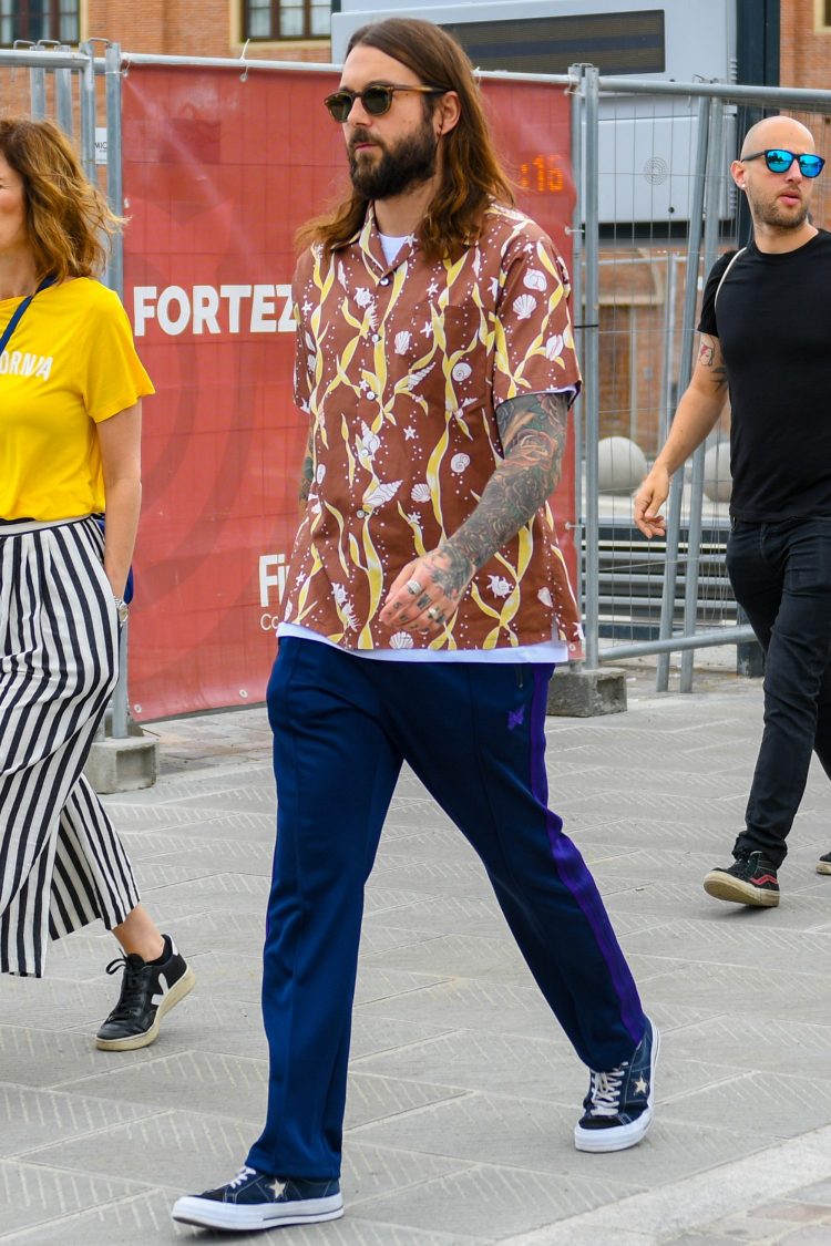 Sporty open-collared shirt coordinate with jersey pants