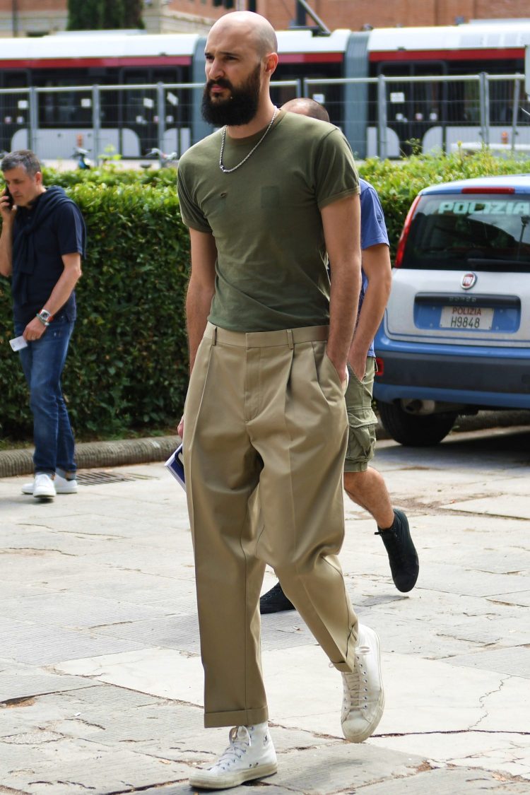 Colonial color coordinate with a damaged T-shirt to enhance the martial mood