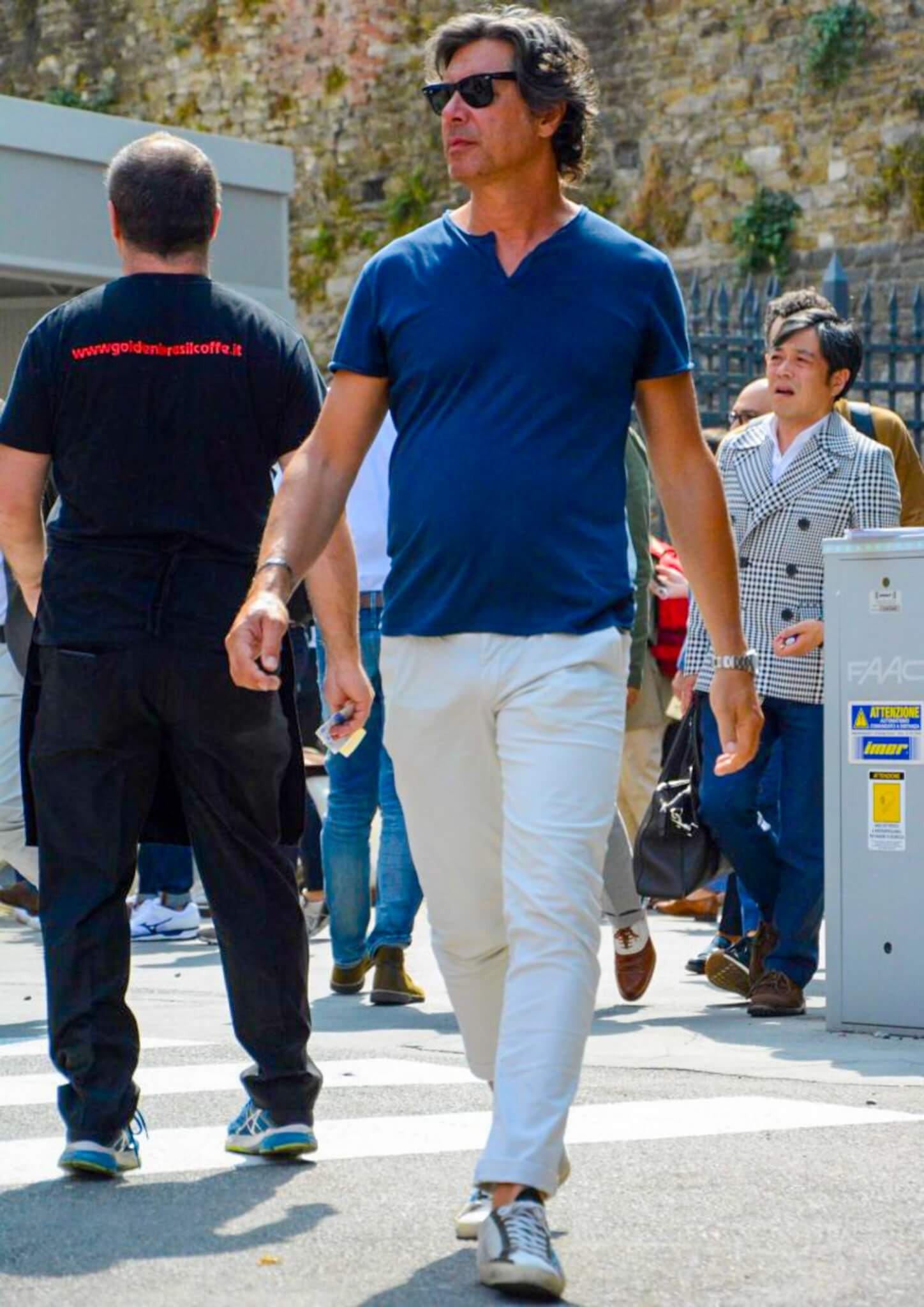 ヘンリーネックでメンズのtシャツコーデをこなれた印象に メンズファッションメディア Apgs Nsw ページ 14apgs Nsw 男前研究所 ページ 14