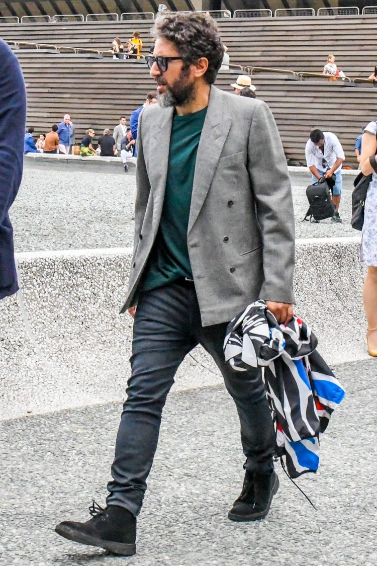 The deep green color gives a calming effect to the jackets outfit.
