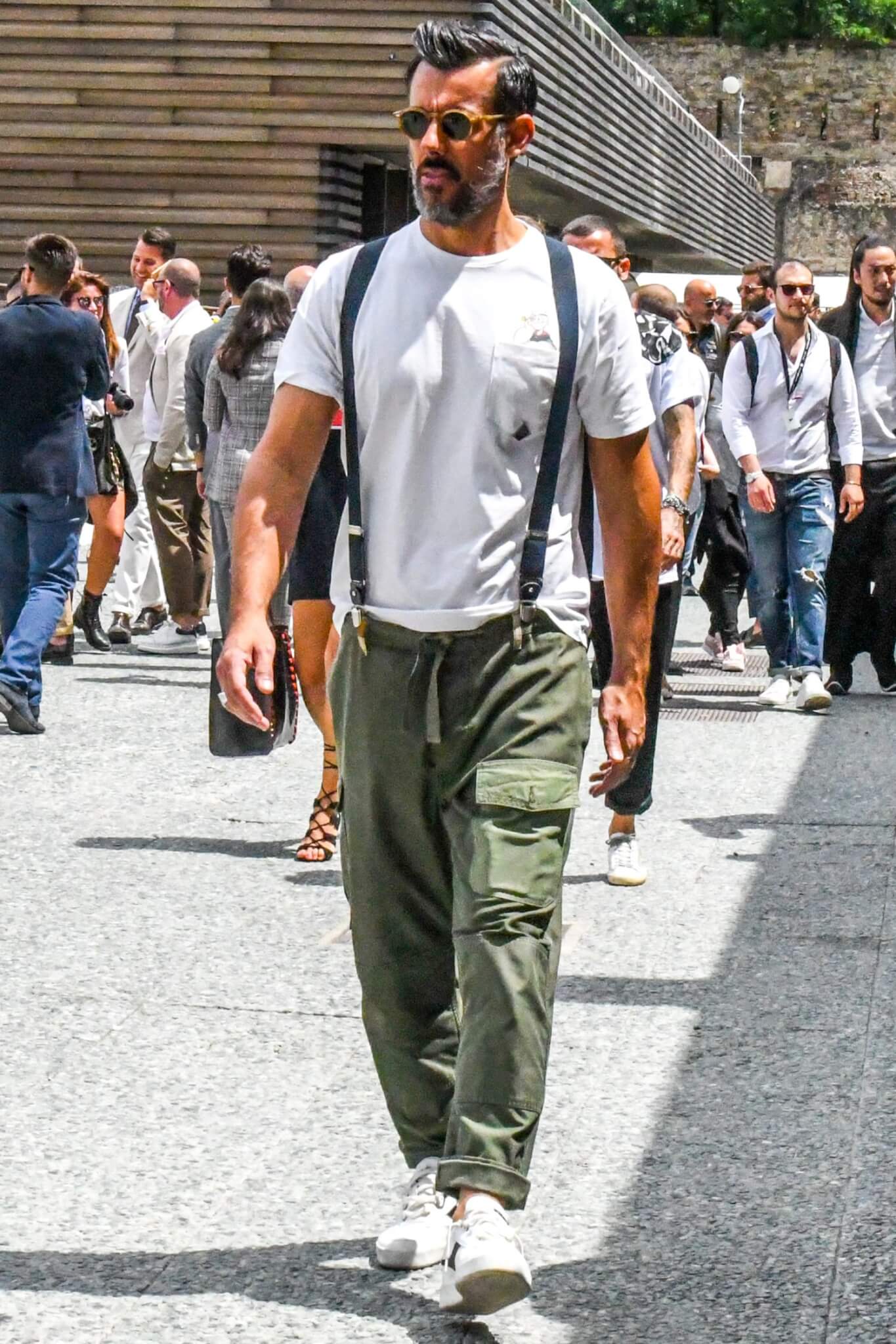 Suspenders (Braceys) give men's coordination a sophisticated look
