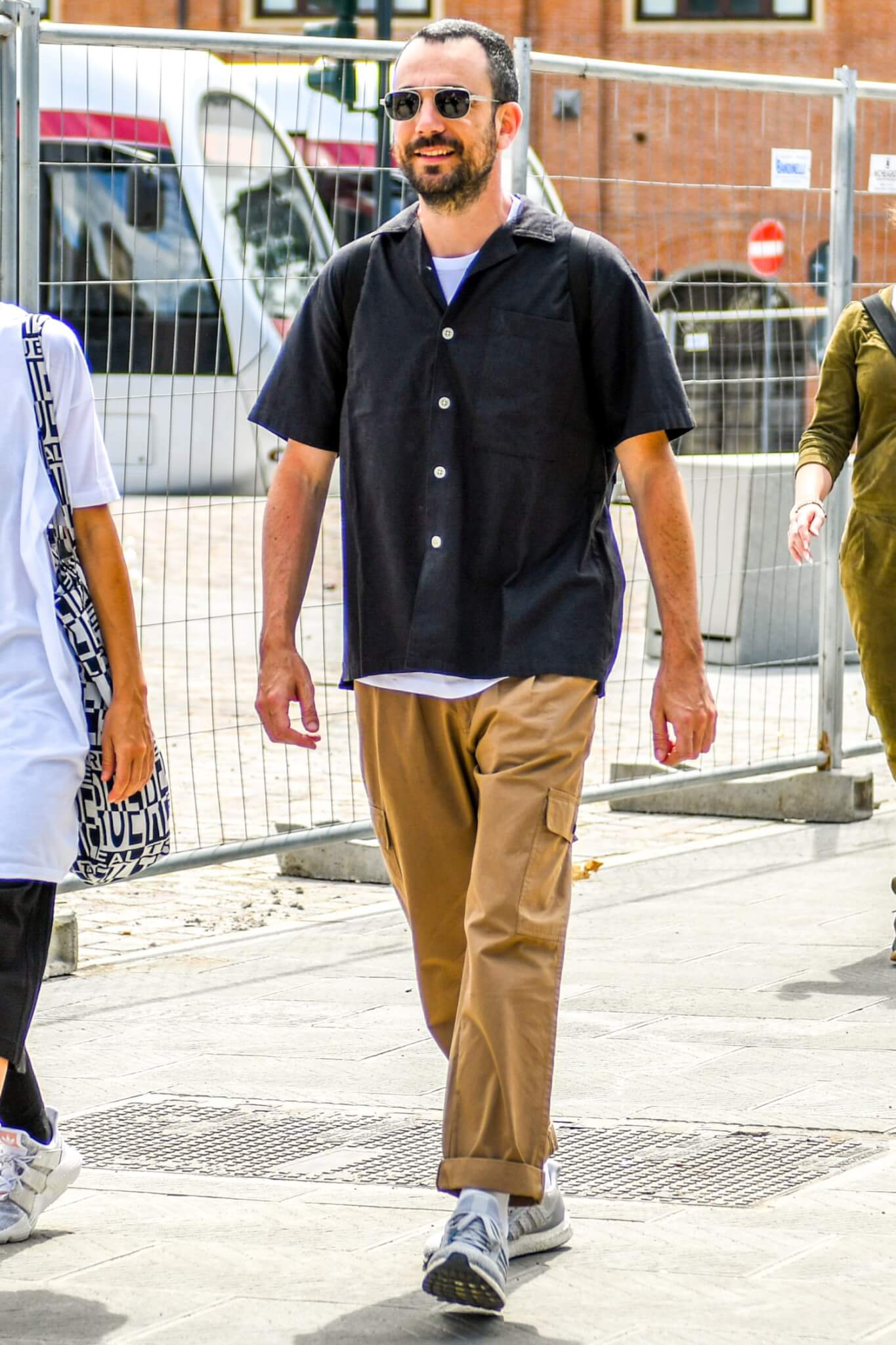 Enjoy the layered shirt x T-shirt coordinate. Introducing popular ...