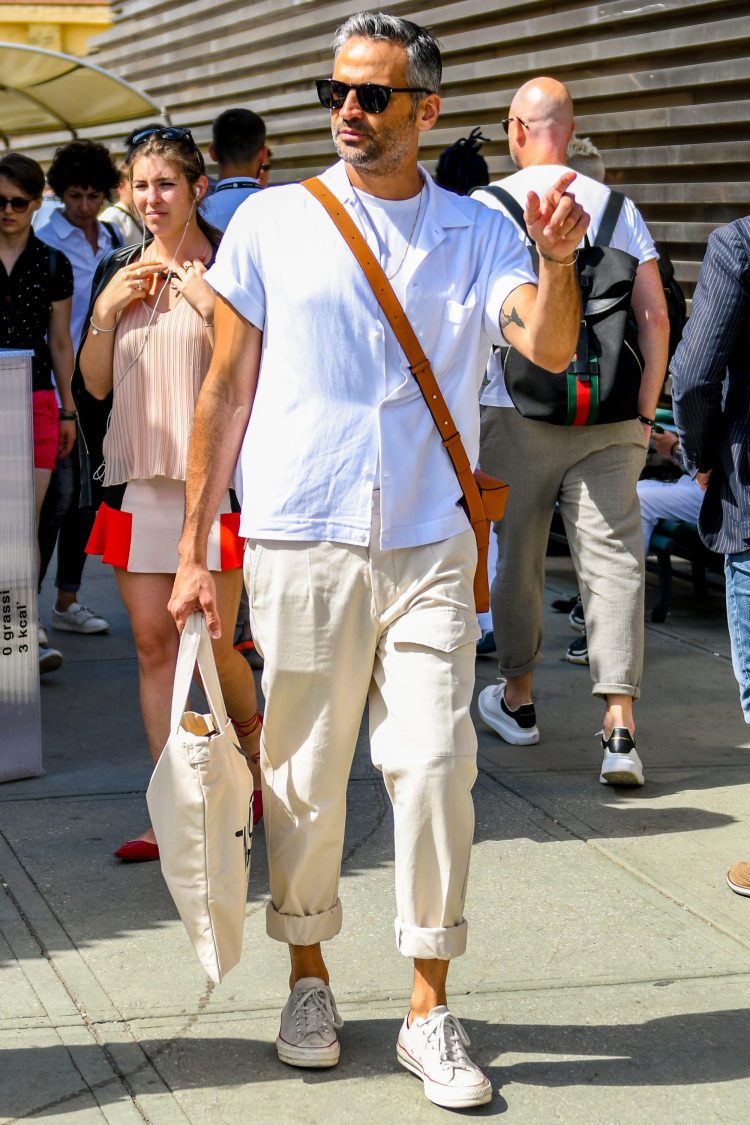 Short-sleeved shirt with white T-shirt