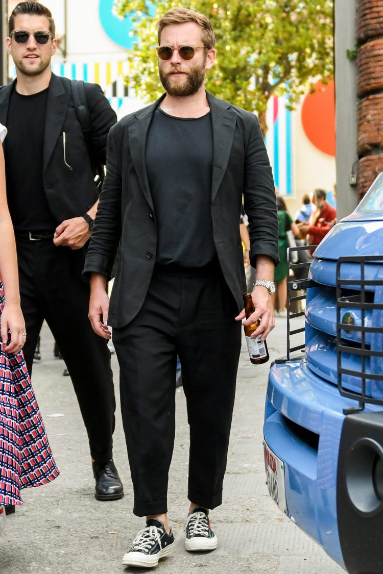 Plain black T-shirt as innerwear to highlight the black suit design