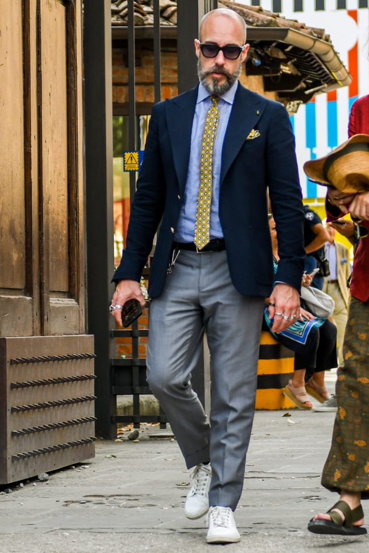 Jacket Trend "Hustle with Sneakers"
