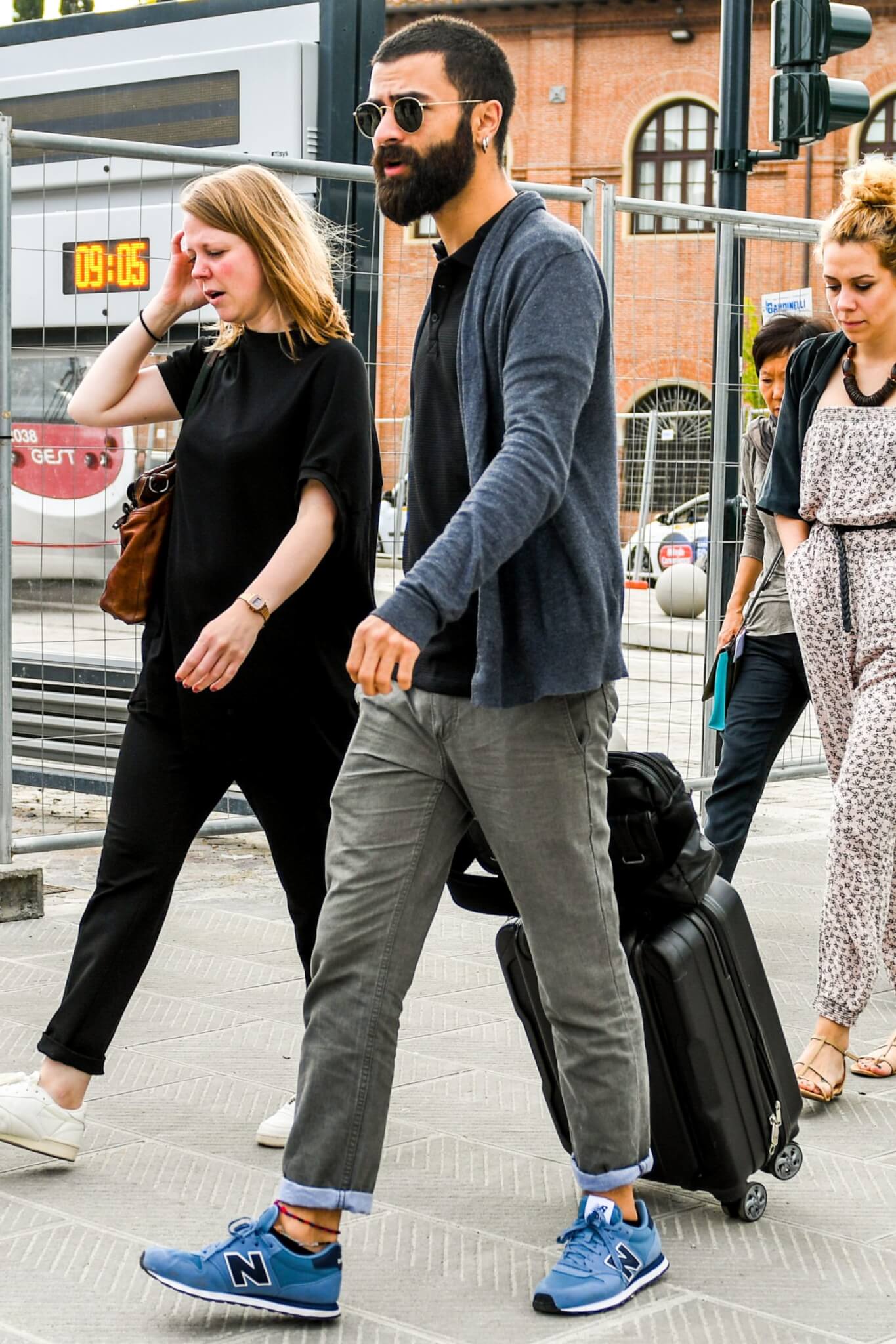 ネイビー ブルースニーカー コーデ特集 クールな足元で魅せる注目のメンズ着こなし アイテム紹介 メンズファッションメディア Otokomae 男前研究所 ページ 32 ページ 32