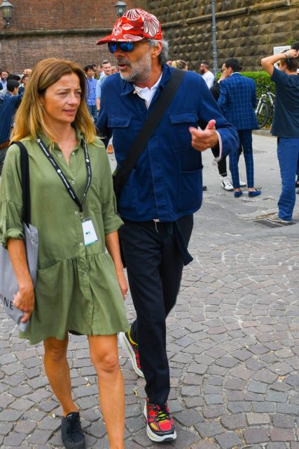 Hoka Oneone is in season as "dad sneakers" during the 90's revival boom! Fashionable people at Pitti Uomo also love them!
