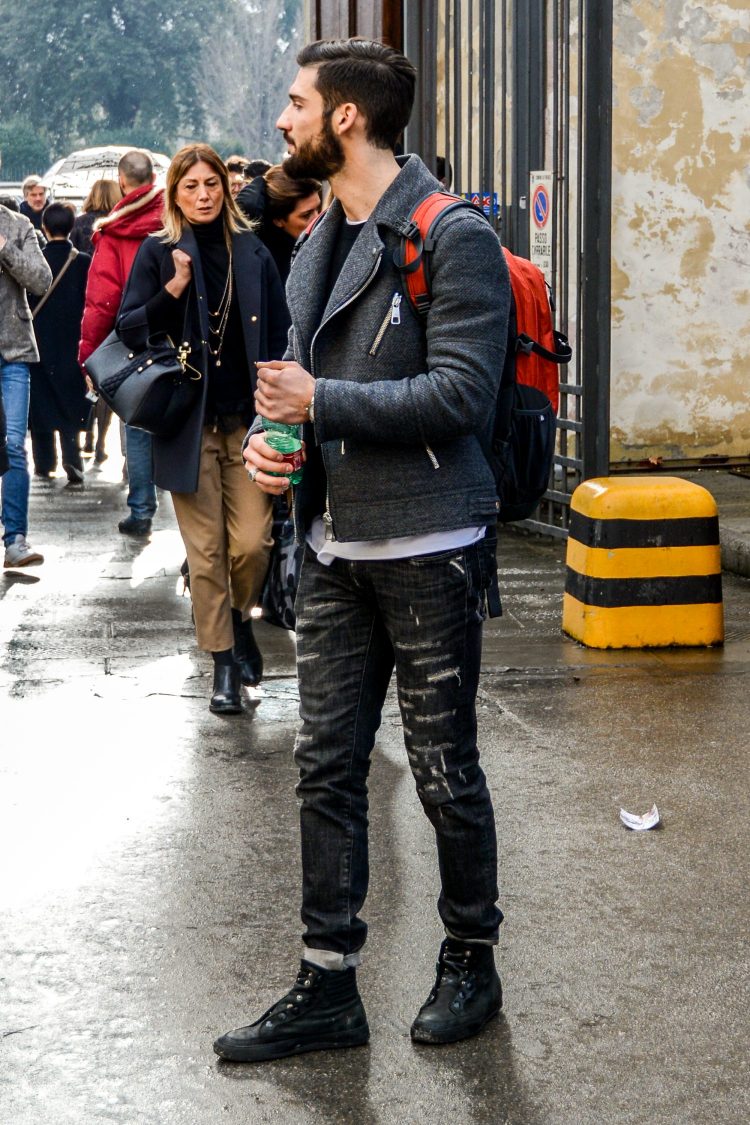 Gray double riders jacket and damaged black skinny jeans for a street style with just the right amount of edge